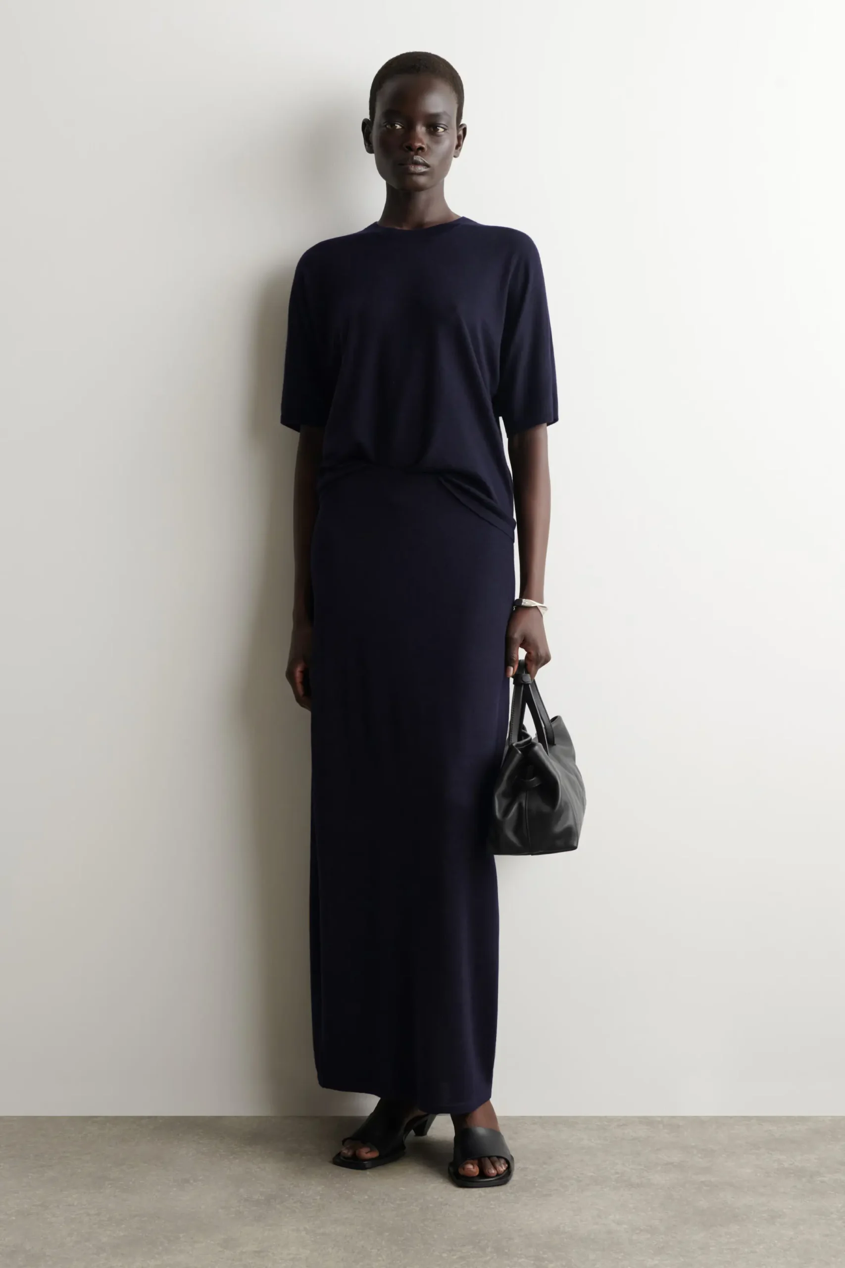 Rounded merino wool midi skirt