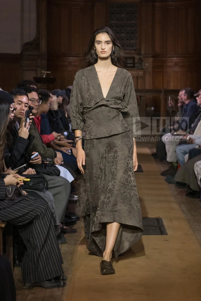 Model on the runway at the Uma Wang fashion show in Paris, Spring Summer 2027 Ready To Wear Fashion Week, Runway Look #005